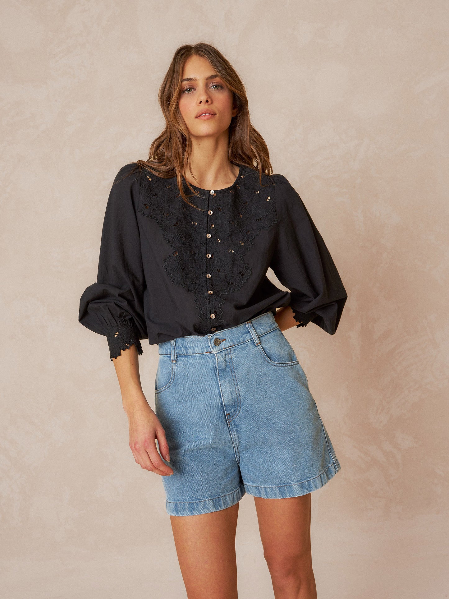 CAMISA BORDADOS RECORTADOS