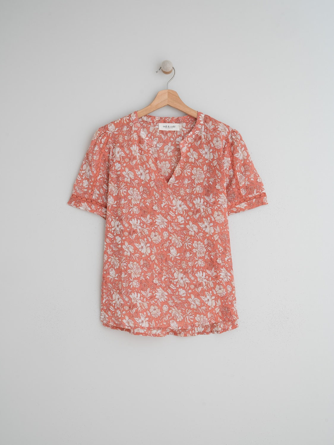 DÉTAIL DES MANCHES DE CHEMISE