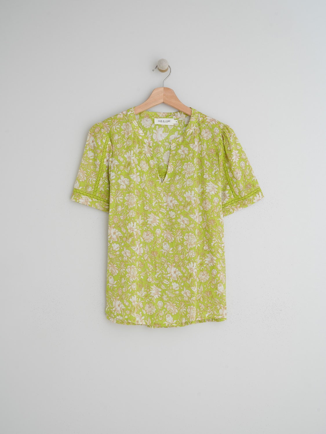 DÉTAIL DES MANCHES DE CHEMISE