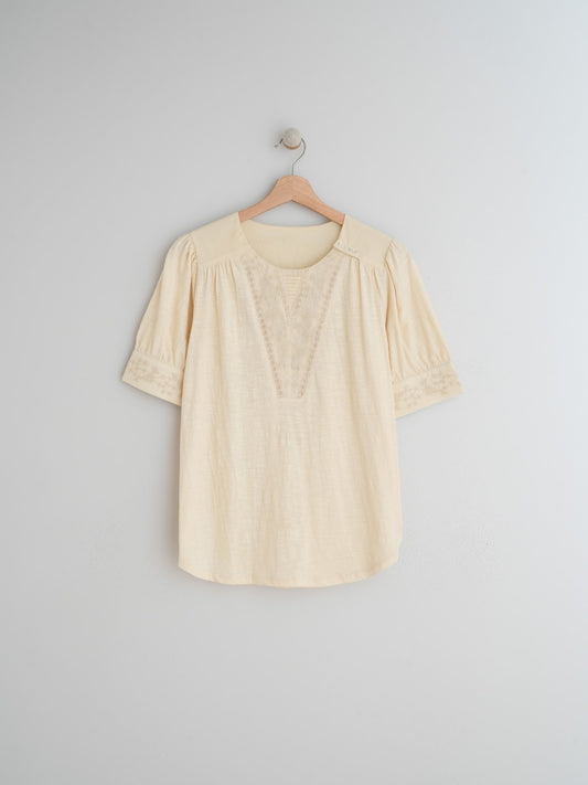 CAMISETA COMBINADA BORDADOS