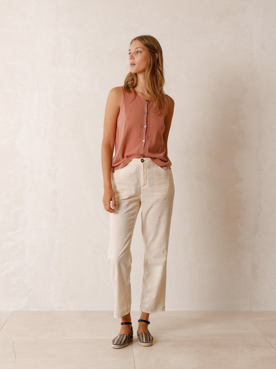 BASIC KNITTED VEST