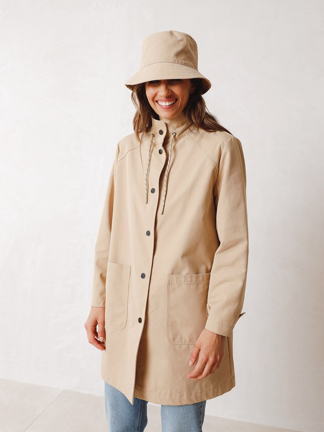 GABARDINA CORTA LISA