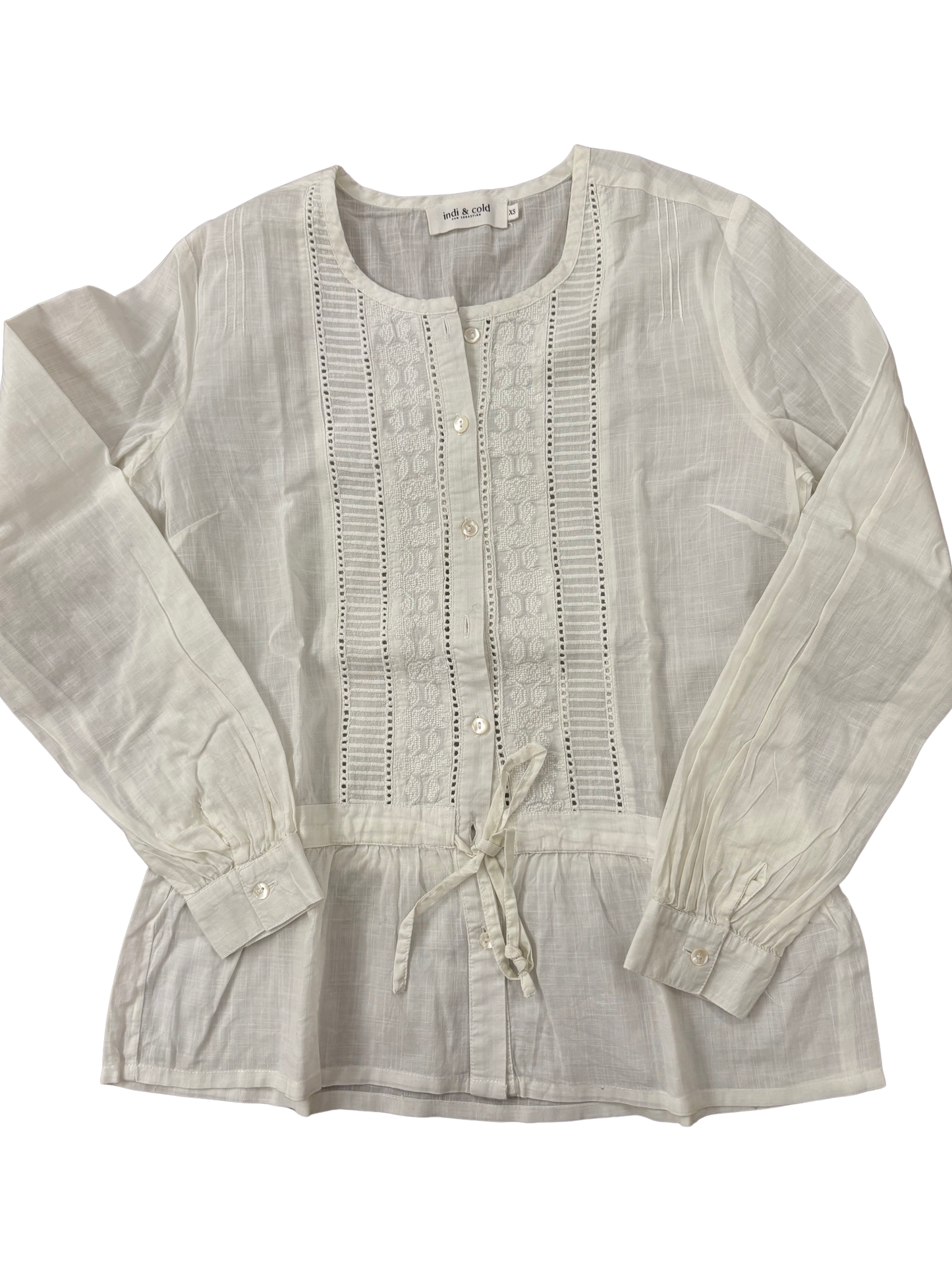Camisa blanca.