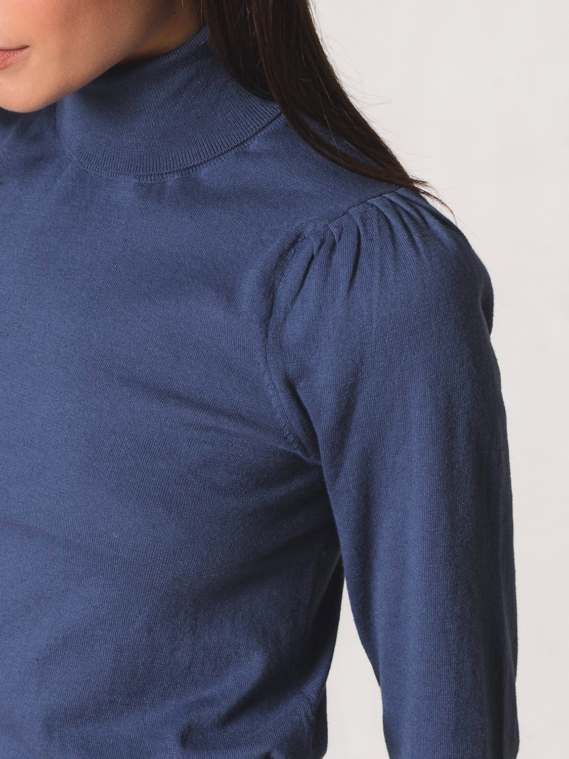 PULL COL TOURNÉ