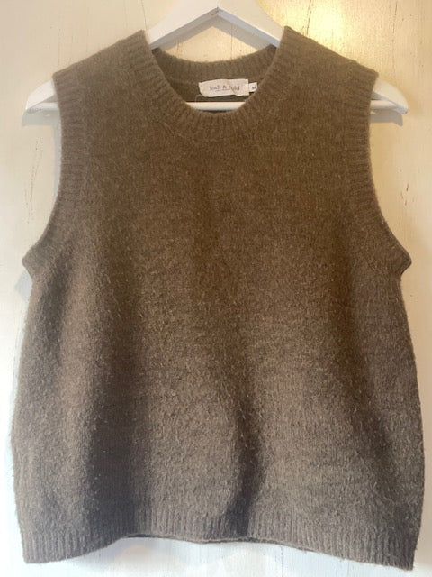 KNIT VEST