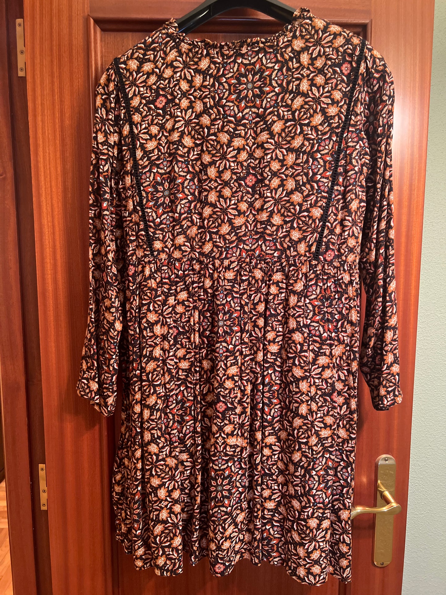 Brown long-sleeve dress