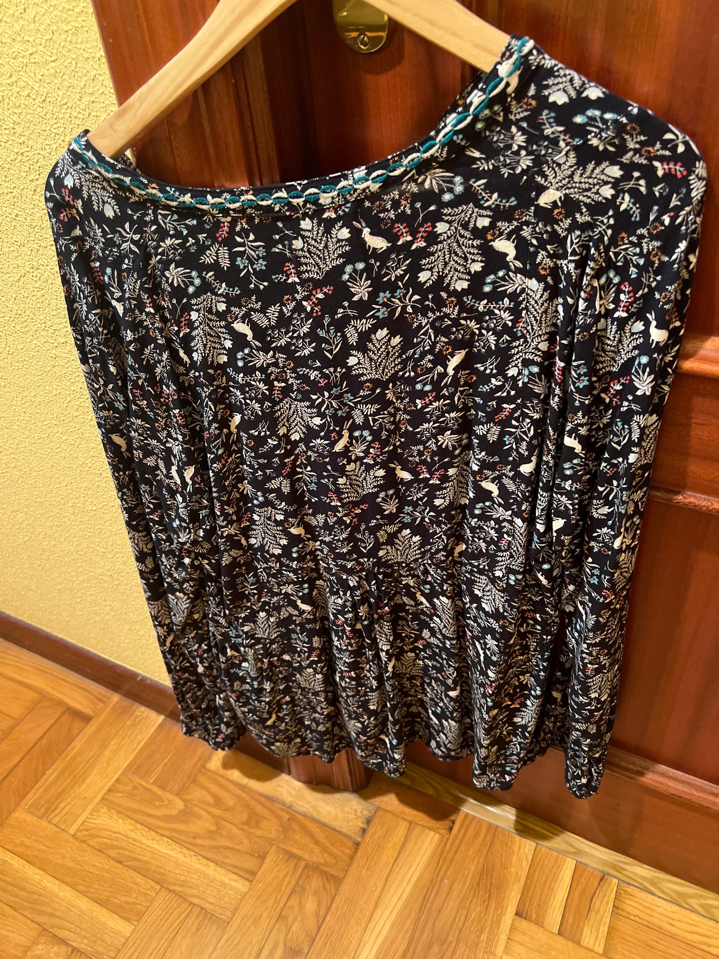 Black T-shirt with designs