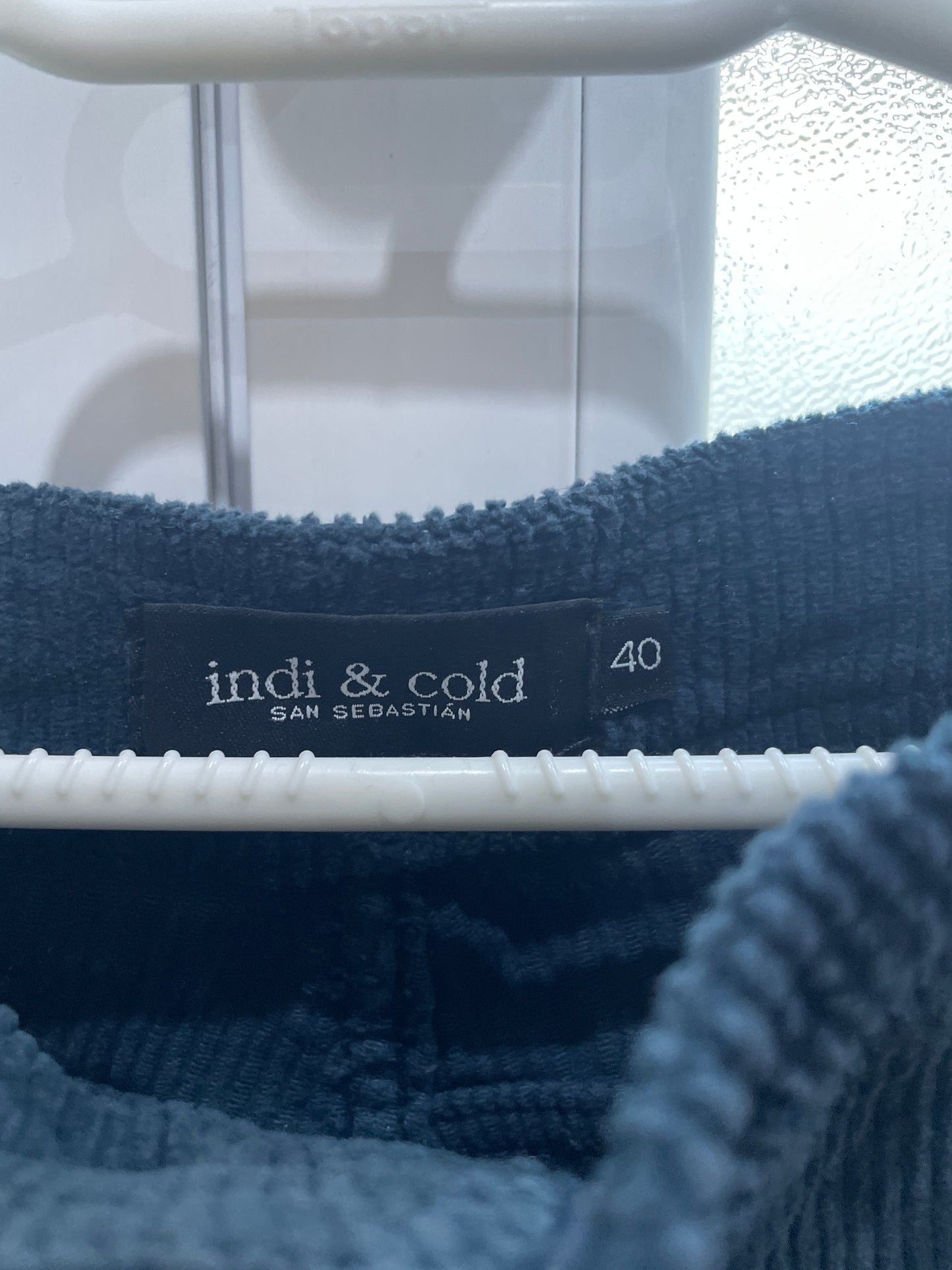 Pantalon bleu en velours côtelé