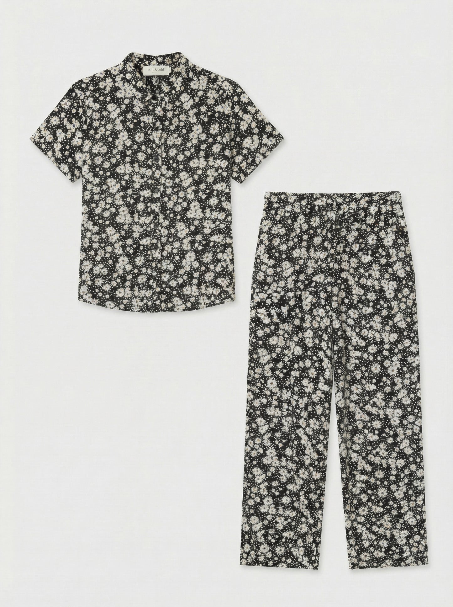 Summer set blouse and black pants with daisies