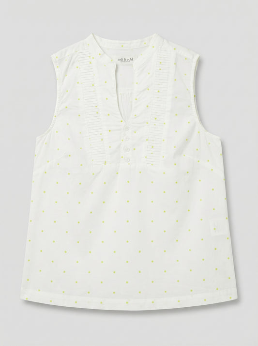 Sleeveless shirt.